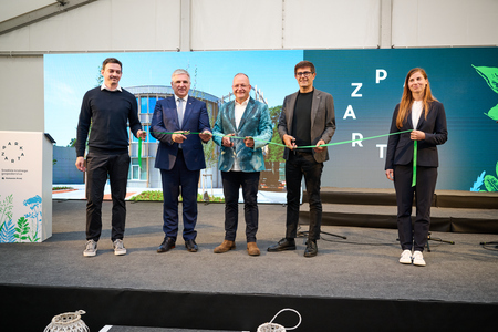 1_Slavnostni preprez traku_Z leve Marko Lotrič, Matjaž Berčon, Matjaž Rakovec _ foto_Samo_Pausˇer