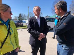 Župan Ciril Kozjek v pogovoru z predsednikom ŠD Šenčur Bojanom Pintarjem