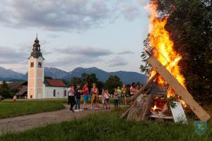 FD61C5B0-95F2-44E3-BDEB-EC40E54707E6