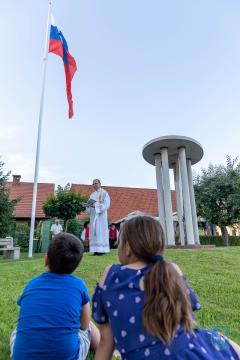 F_Brezar-Small-2021-06-24_19-42-47