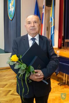 F_Brezar-Small-2022-04-22_19-20-28