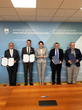 1CF6BE54-A5D5-4EAB-9B2E-4B9836EC17AF