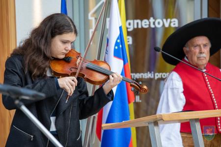 F_Brezar-Small-2022-10-21_17-19-55