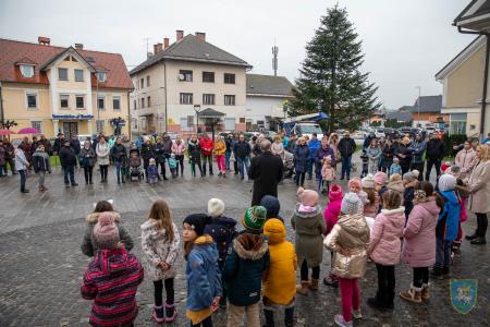 F_Brezar-Small-2022-12-02_16-39-50