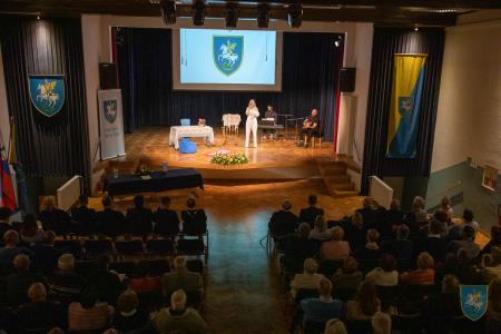 F_Brezar-Small-2023-04-21_19-01-40