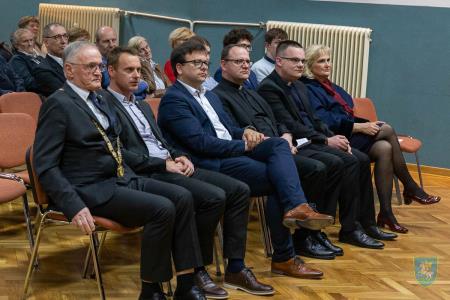 F_Brezar-Small-2023-04-21_18-52-03