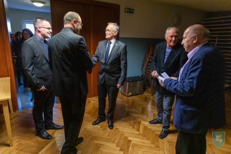 F_Brezar-Small-2023-04-21_18-01-30